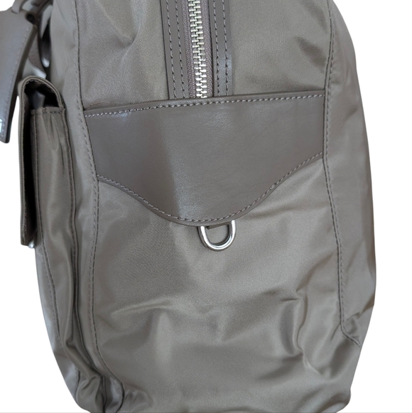 TUMI Voyageur Q-Tote - NWOT Mink - Silver - Includes lock & key - Picture 5 of 14